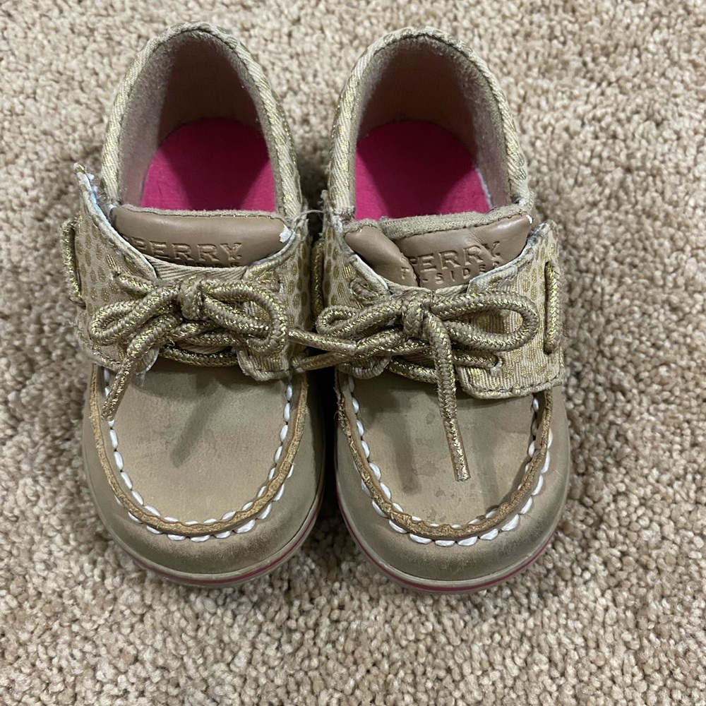Toddler Sperry Velcro size 4, snow stains on the top